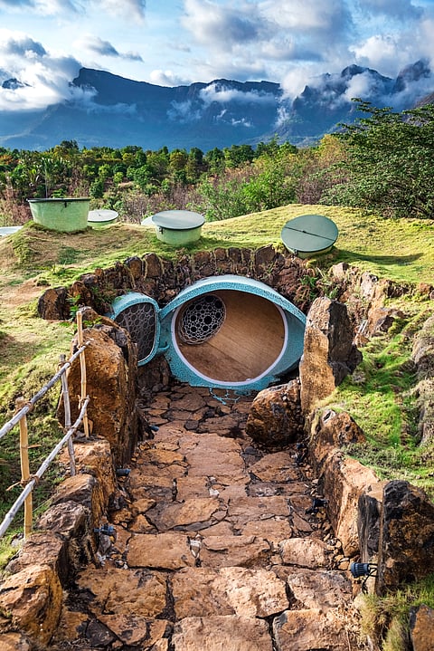 Asanja offers stunning views of Machindragad and Gorakhgad